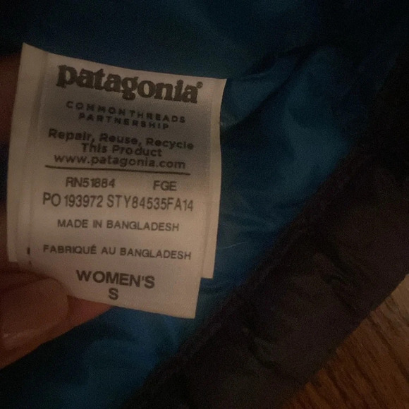 Patagonia women’s down jacket size S - Picture 3 of 4